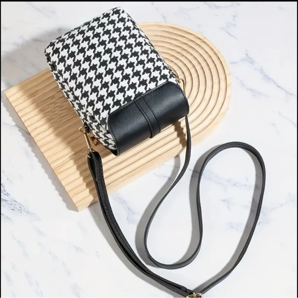 Stylish Black and White Houndstooth Women's mini bag - Picture 3 of 6